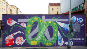 Na zdi holešovického Vnitroblocku vznikl nový mural