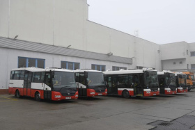 Praha věnovala ukrajinským městům pět autobusů