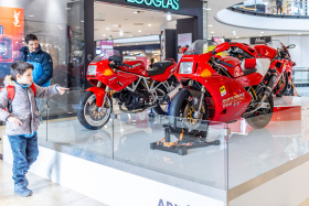 Výstava motocyklů Ducaty v obchodním centru Arkády Pankrác pokračuje...